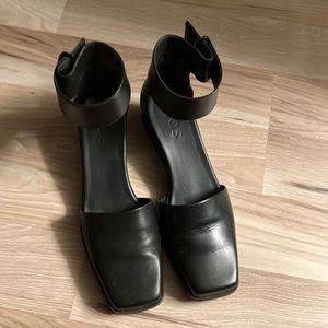 Gently used COS Leather Black sandal Shoes Size 8.5